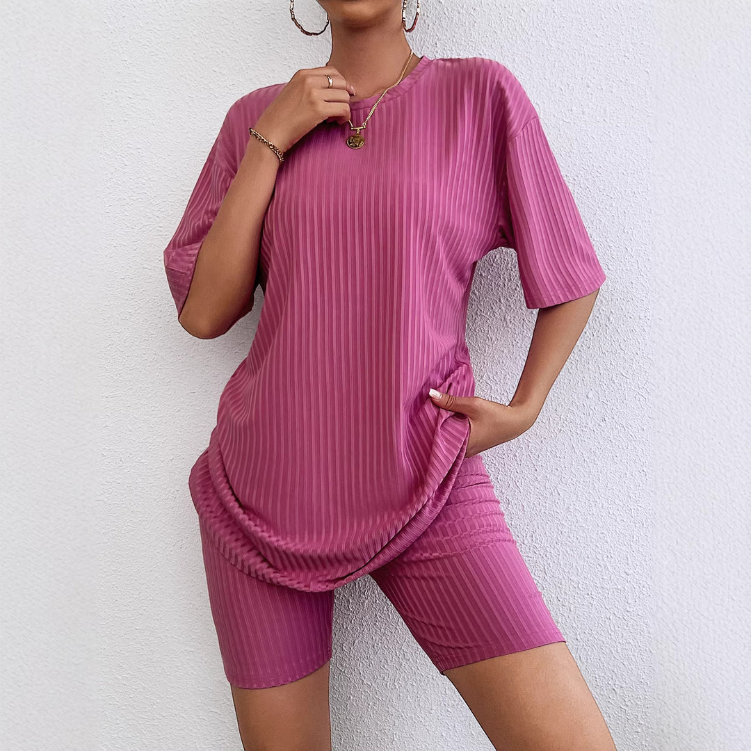 Women's short sleeve sports top and fashionable cycling shorts Chic & Stil