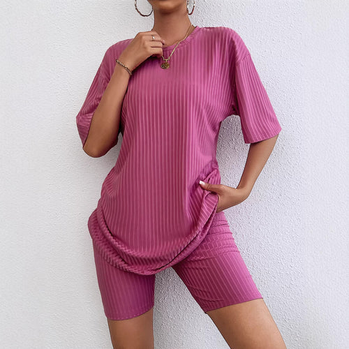 Women's short sleeve sports top and fashionable cycling shorts Chic & Stil