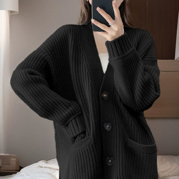 Ladies cozy knitted cardigan with large pockets Lune London