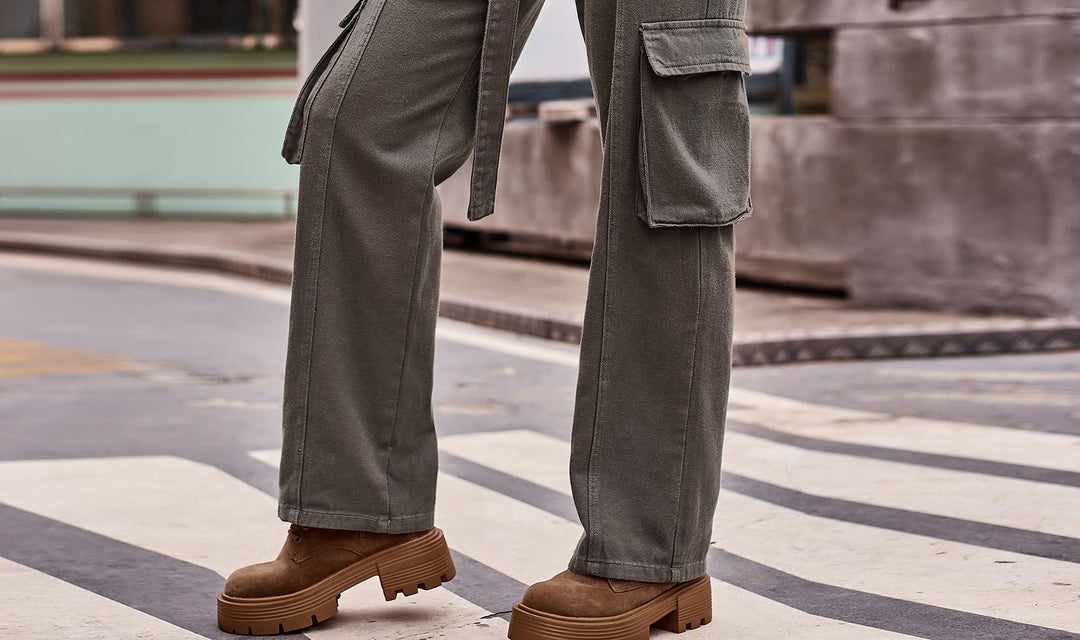 Casual women's cargo pants with practical pockets and a high waist Lune London
