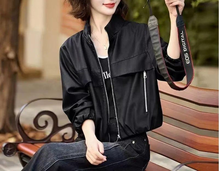 Veste en cuir à la mode et audacieuse pour femmes avec col haut et coutures double piqûre Chic & Stil