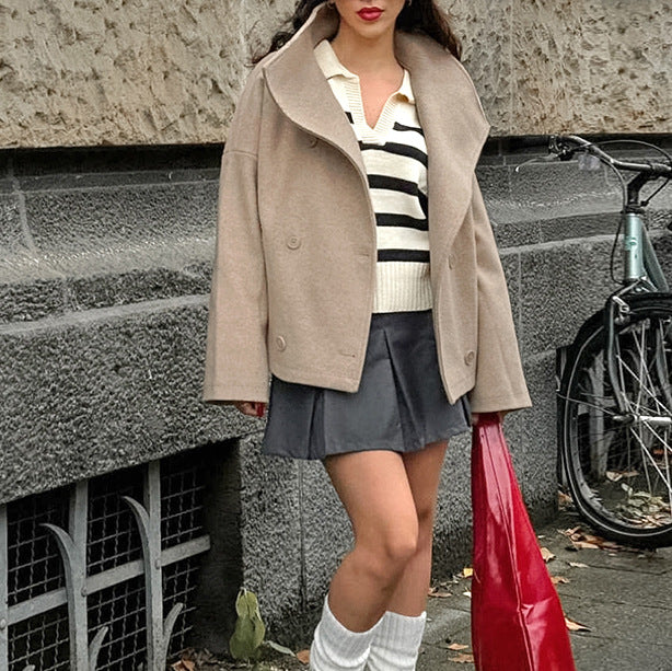 Oversized casual jacket for women with wide collar and button details Lune London