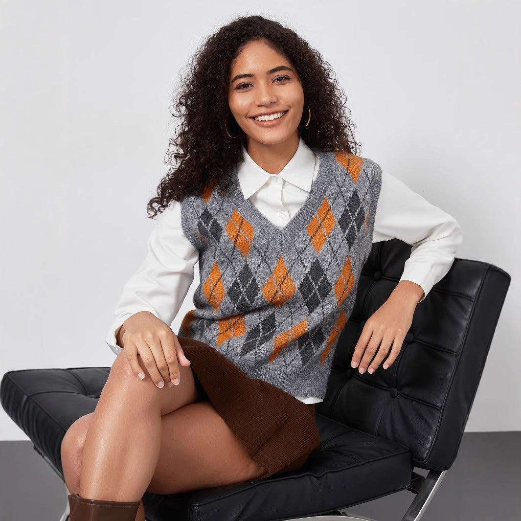 Women Chunky Knit Vest with an Elegant Diamond Pattern Lune London