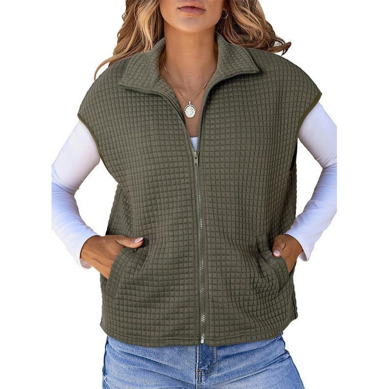 Modern women's quilted jacket with zipper and practical pockets Lune London