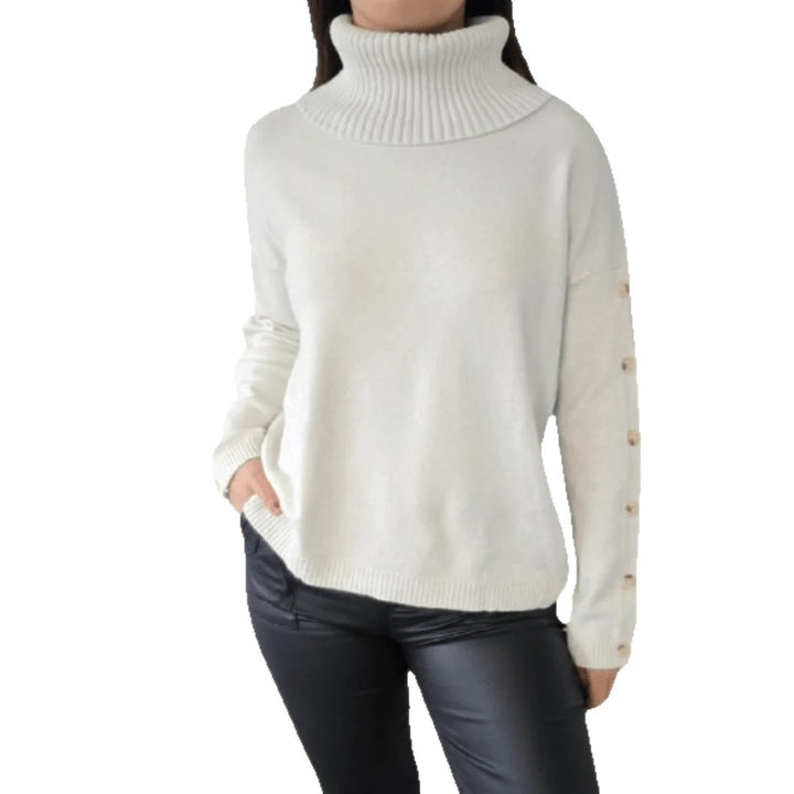 Pull femme avec col roulé et détails de boutons décoratifs Chic & Stil