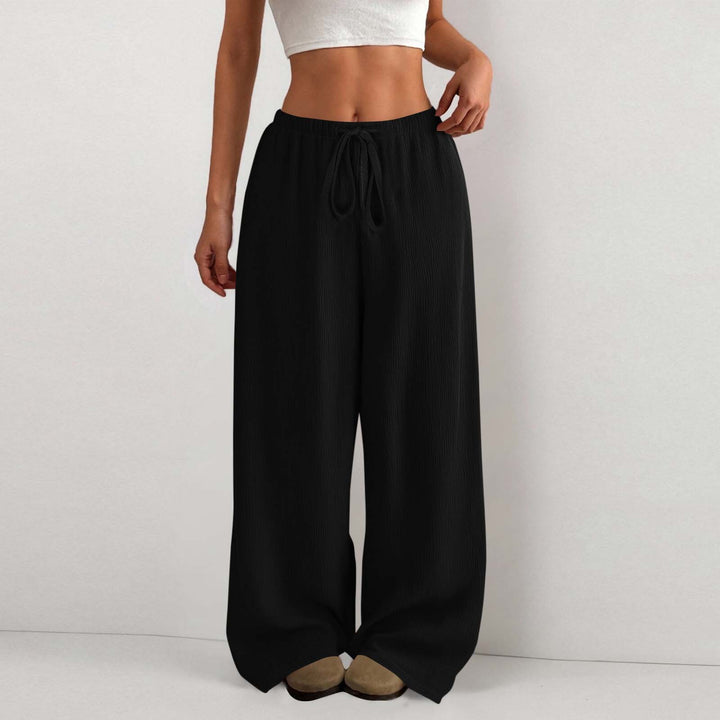 Loose summer pants for women in lightweight fabric with elastic Lune London
