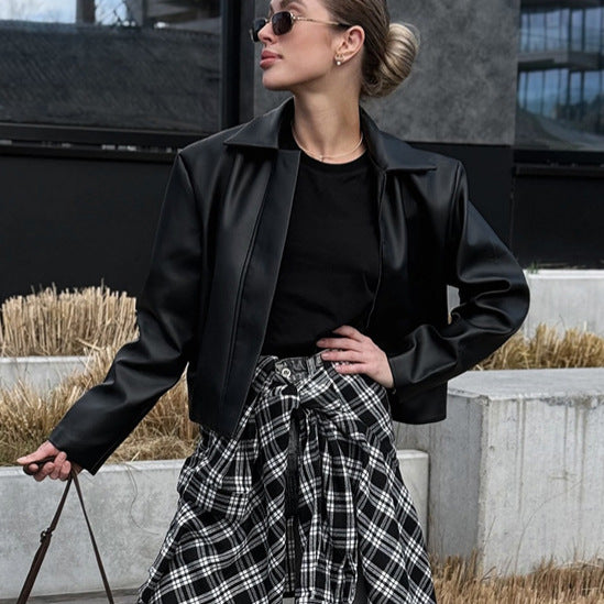 Faux leather jacket for women with an elegant collar and a modern cut Lune London