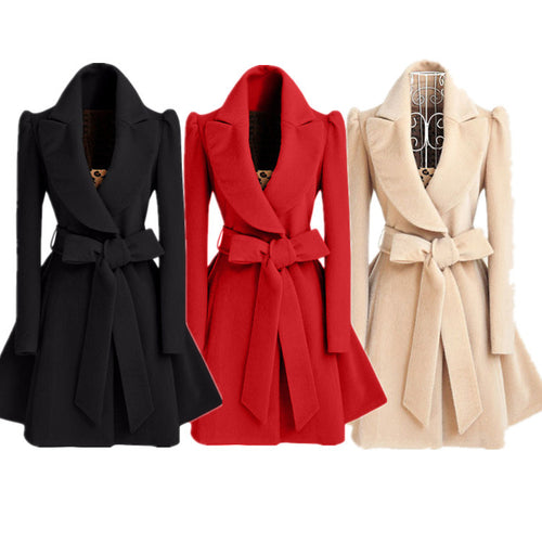 Trendy women's trench coat with a fitted cut and a belt Lune London