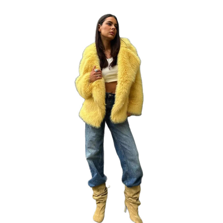 Ladies Elegant Faux Fur Jacket with Soft Lining and Chic Voluminous Cut