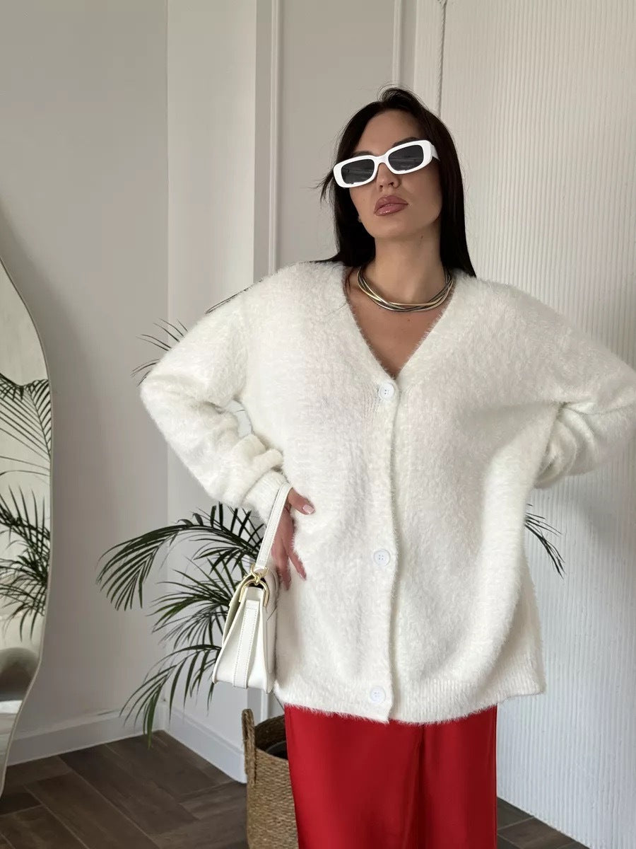 Cardigan féminin confortable en tricot doux Chic & Stil