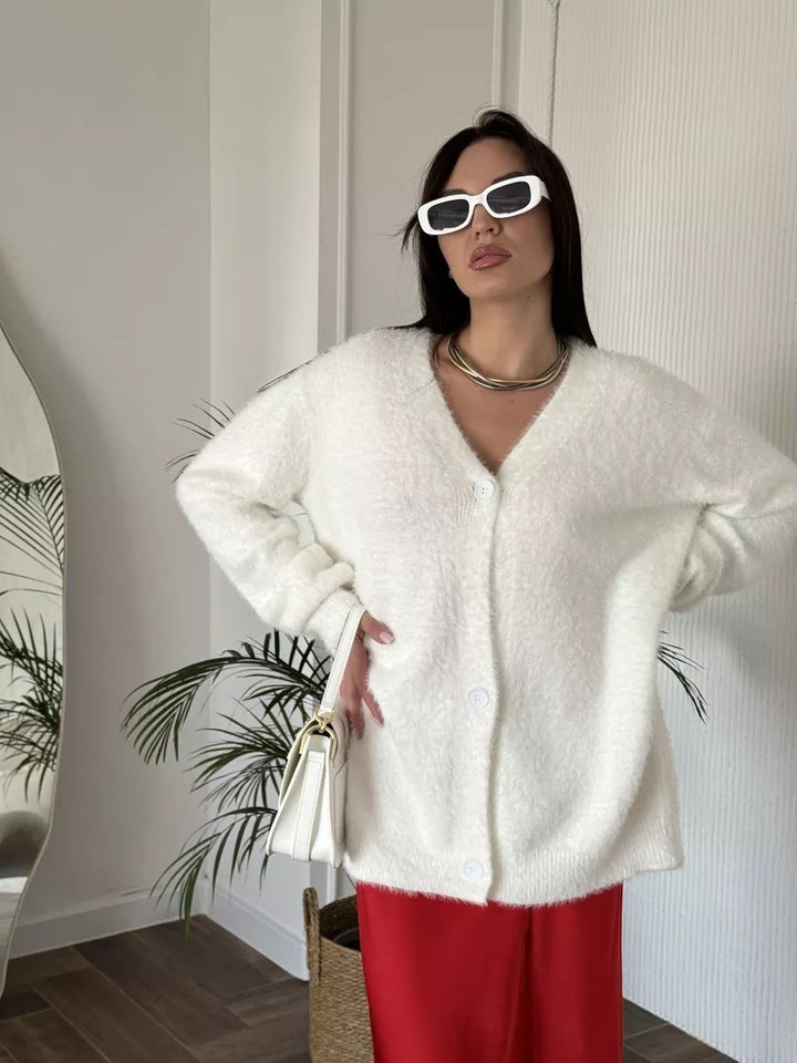 Cardigan féminin confortable en tricot doux Chic & Stil