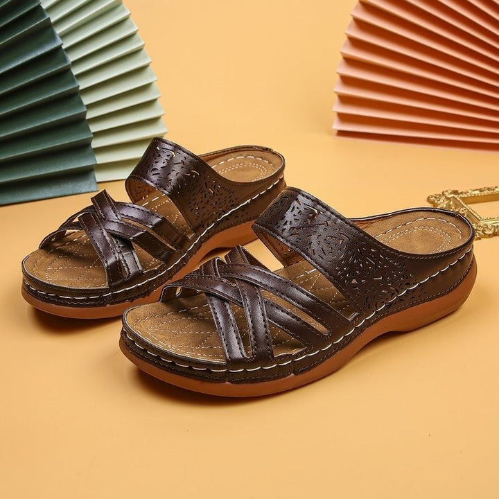 Comfortable strap sandals for ladies with floral cut and ergonomic sole Lune London