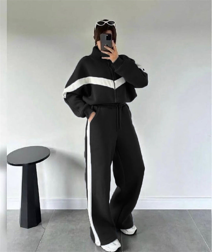 Women's sporty leisure set with trendy zipper and contrasting stripes Lune London
