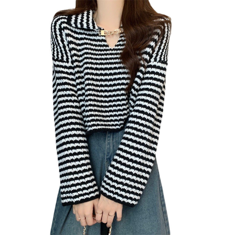 Casual women's sweater with V-neck and ribbed texture Lune London
