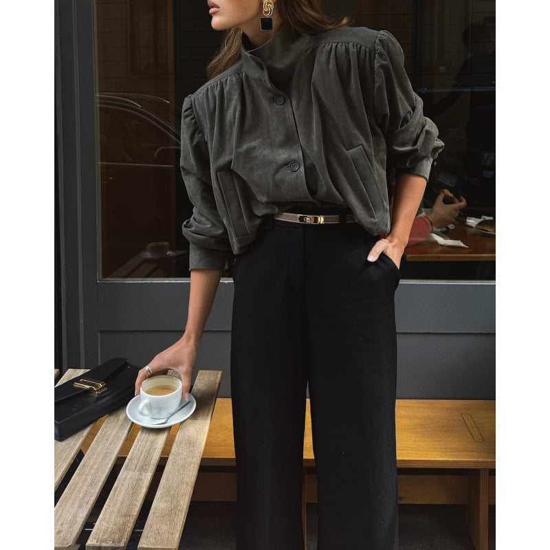 Veste élégante pour femmes avec des manches bouffantes texturées et un détail de bouton Lune London