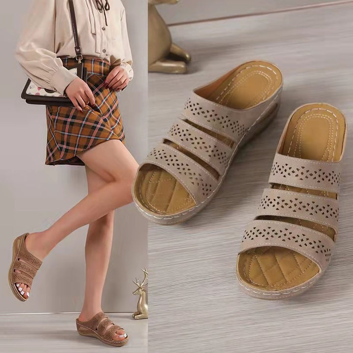 Comfortable ladies' sandals with separator straps, perforated straps, and an anatomical sole Lune London