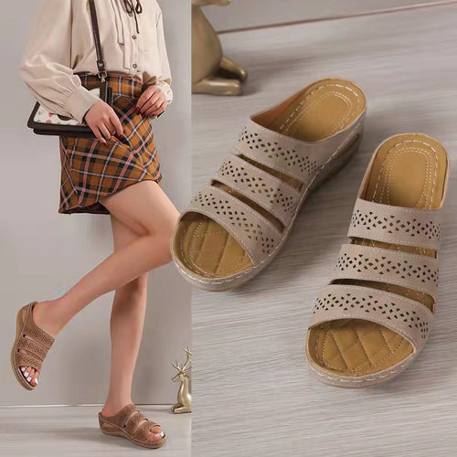 Comfortable ladies' sandals with separator straps, perforated straps, and an anatomical sole Lune London