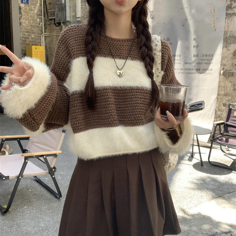 Comfortable sweater for women with a loose fit and a striking striped pattern Lune London
