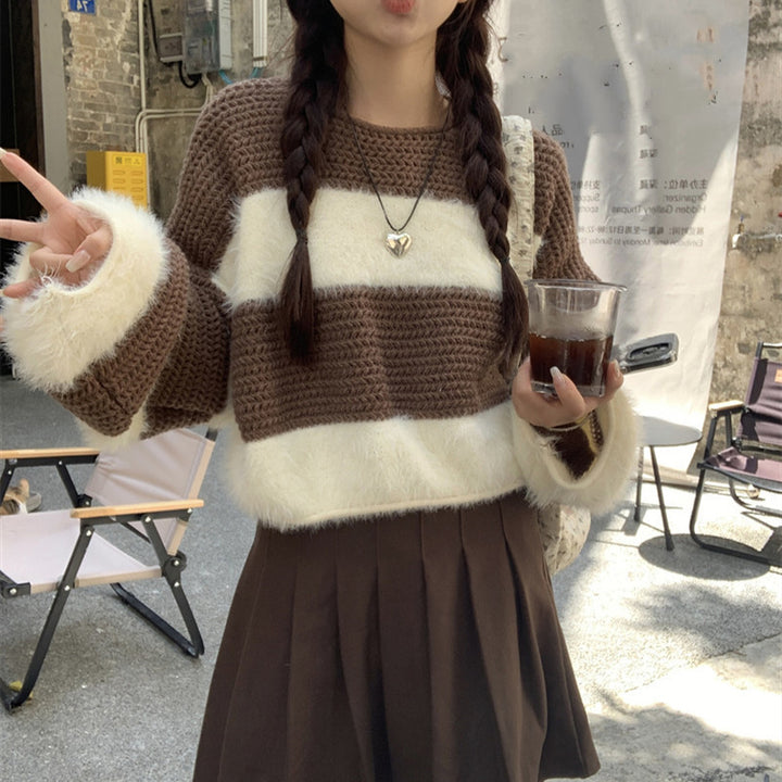 Comfortable sweater for women with a loose fit and a striking striped pattern Lune London