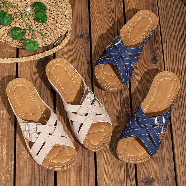 Ladies' sandals with comfortable sole and adjustable straps Lune London