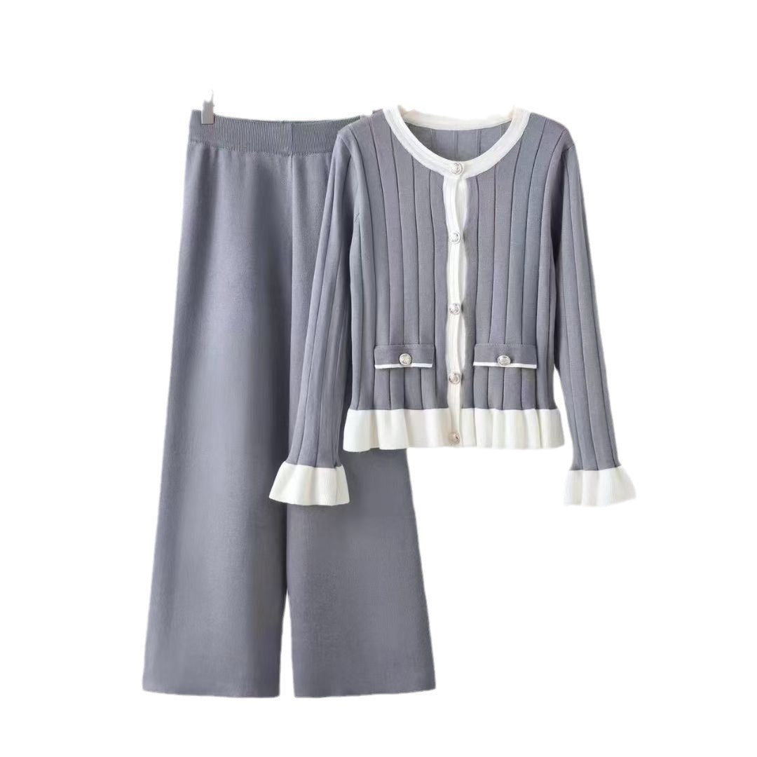 Elegant knitted loungewear set for women with applied pockets and chic frills
