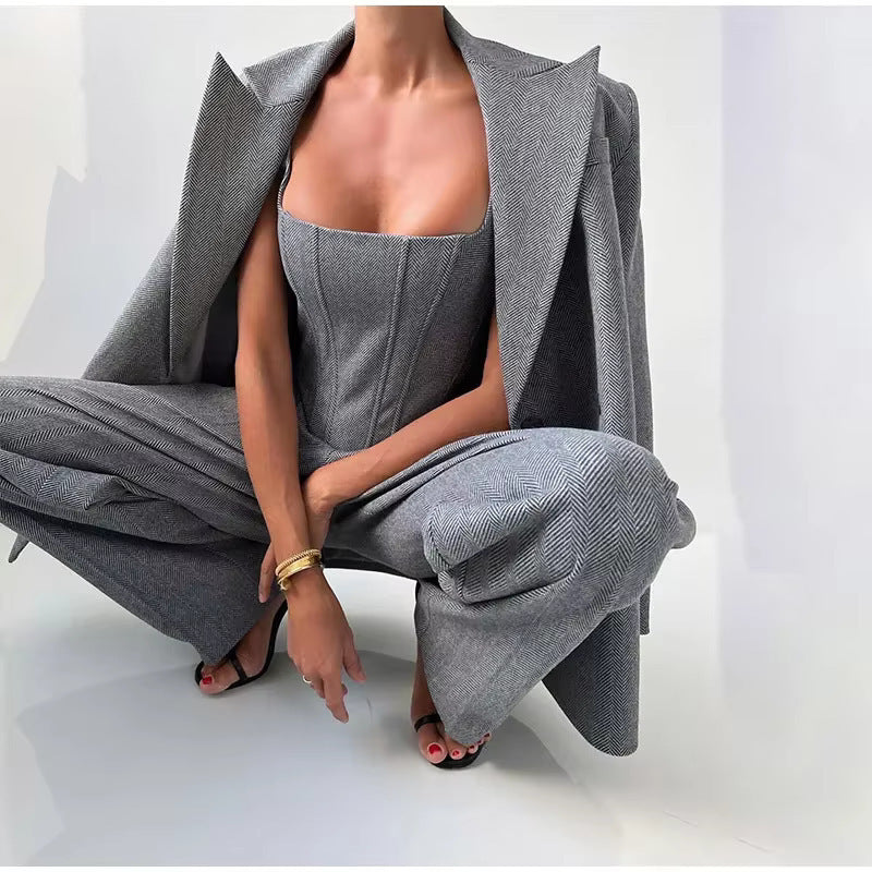 Women elegant suit set with fitted top Lune London
