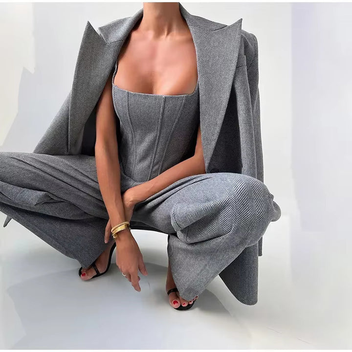 Women elegant suit set with fitted top Lune London