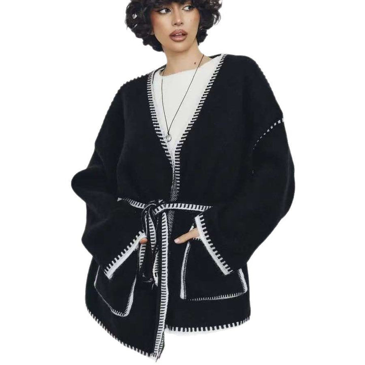 Cardigan tricot tendance pour femmes avec ceinture à la taille et design de poche original Chic & Stil