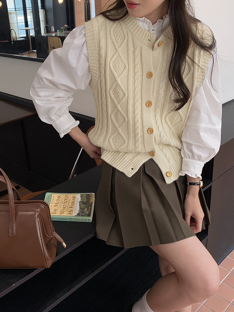 Women's knitted vest with decorative button details Chic & Stil