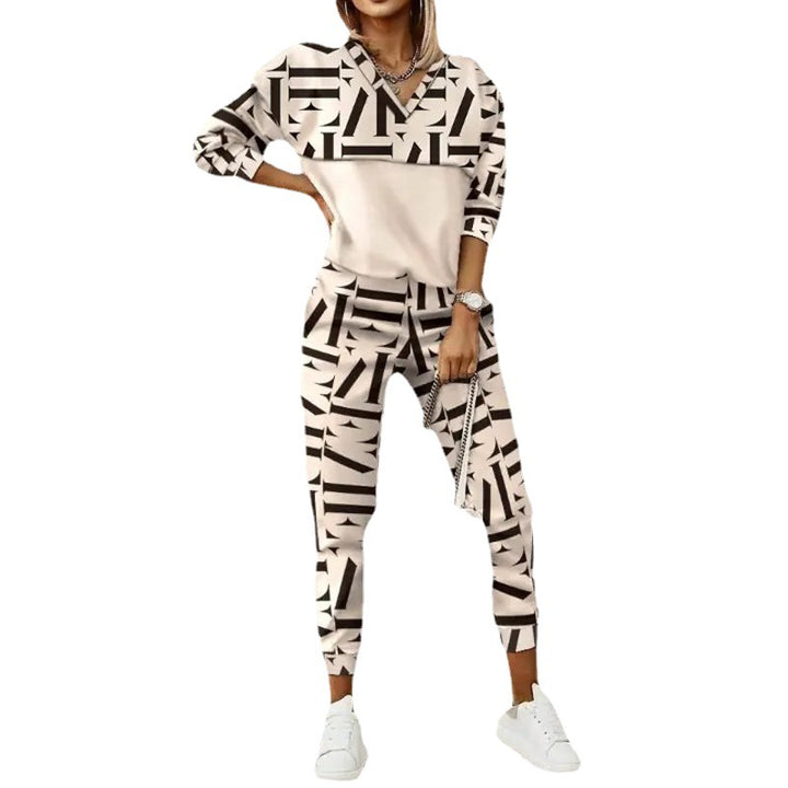 Fashionable women's set consisting of a printed top and fitted pants Lune London