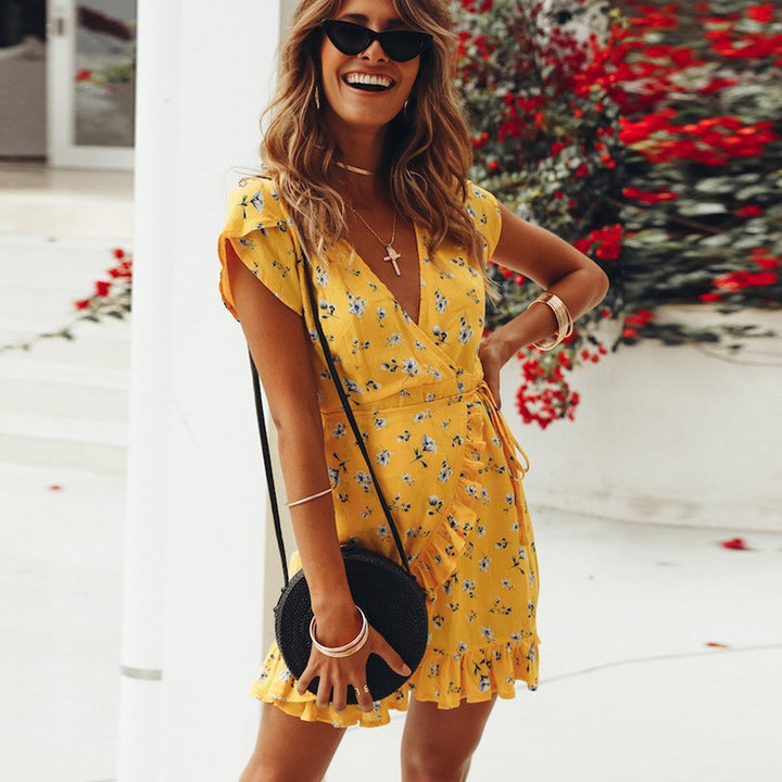 Robe portefeuille pour femmes avec volants floraux et décolleté en V Chic & Stil
