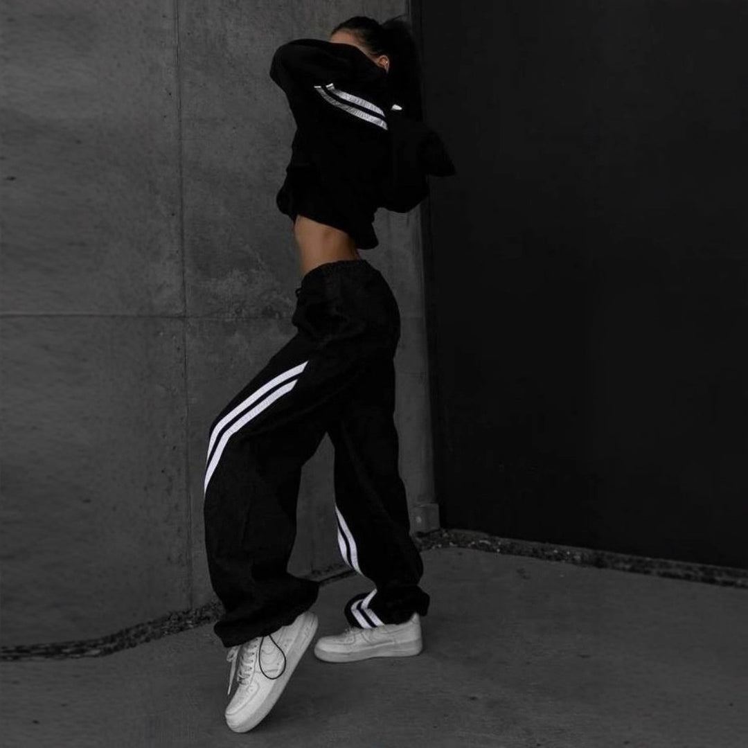 Women Breathable Material Chic and Stylish Hoodie and Jogging Set