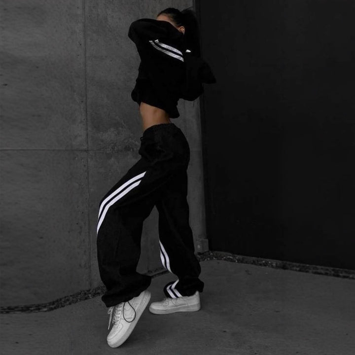 Women Breathable Material Chic and Stylish Hoodie and Jogging Set
