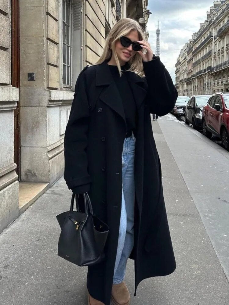 Elegant and stylish trench coat for women with adjustable belt Lune London