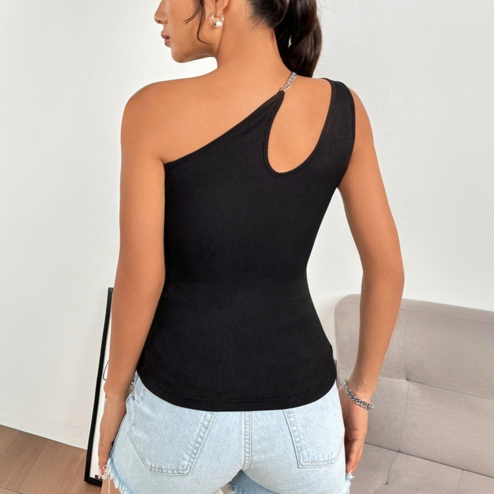 Asymmetrical body for women with delicate neckline and chain detail Chic & Stil