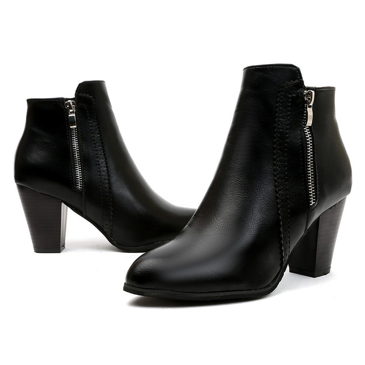 Elegant women's boots with trendy zipper and comfortable block heel Lune London