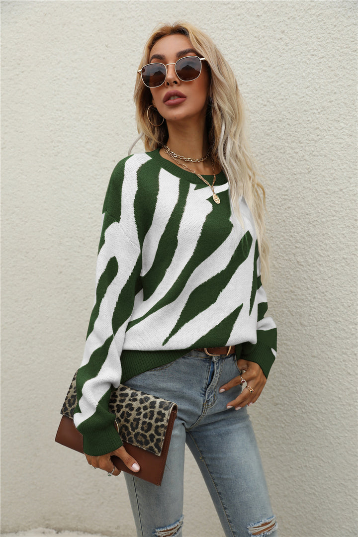 Pull tricoté élégant pour femmes avec un motif animal frappant et une coupe innovante Chic & Stil
