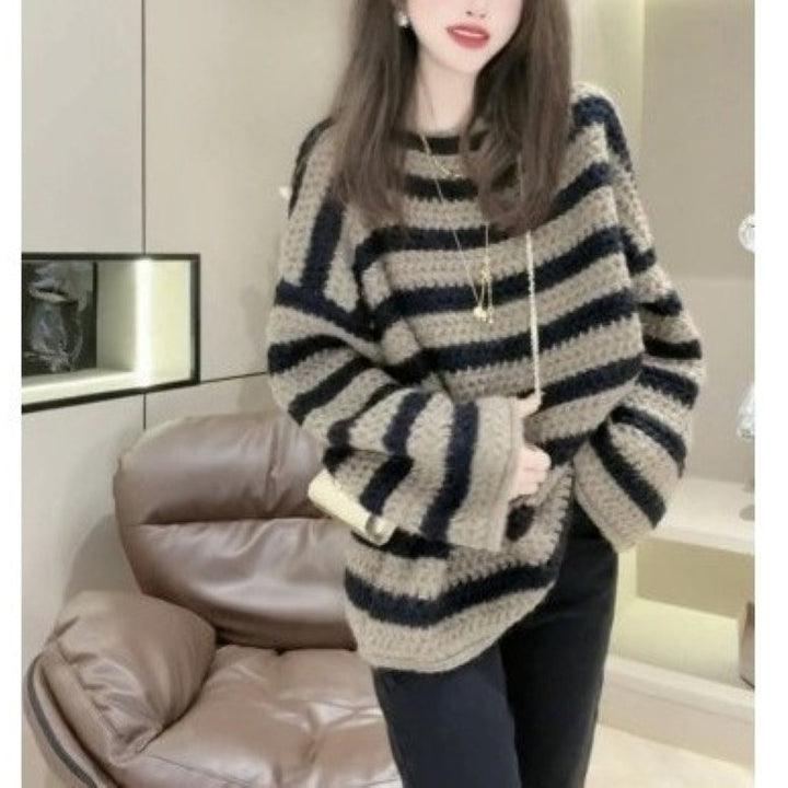Chunky knit sweater for women with casual striped pattern and voluminous sleeves Lune London