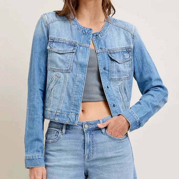 Cropped denim jacket for women with classic cut and practical pockets Lune London