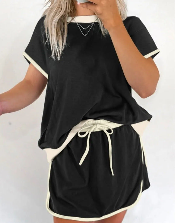Women’s sporty lounge set with relaxed fit and contrasting details Lune London
