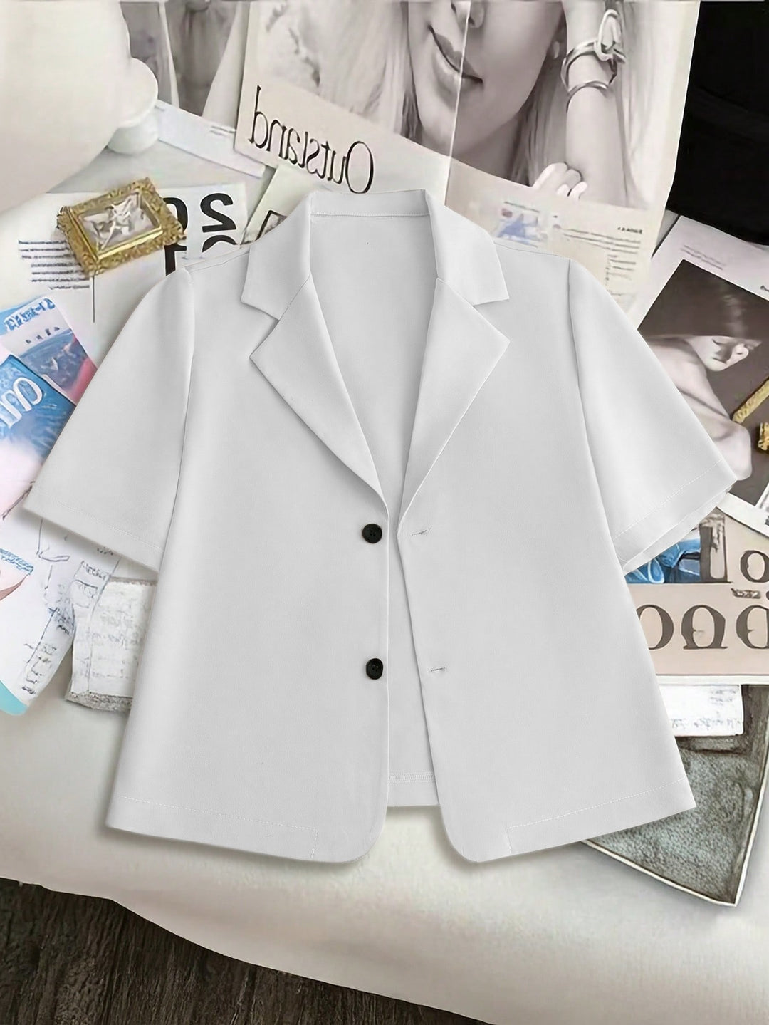 Short sleeve blazer jacket for women in lightweight material Lune London