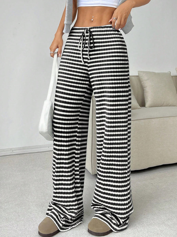 Comfortable and casual leisure pants for women with elastic waistband Lune London