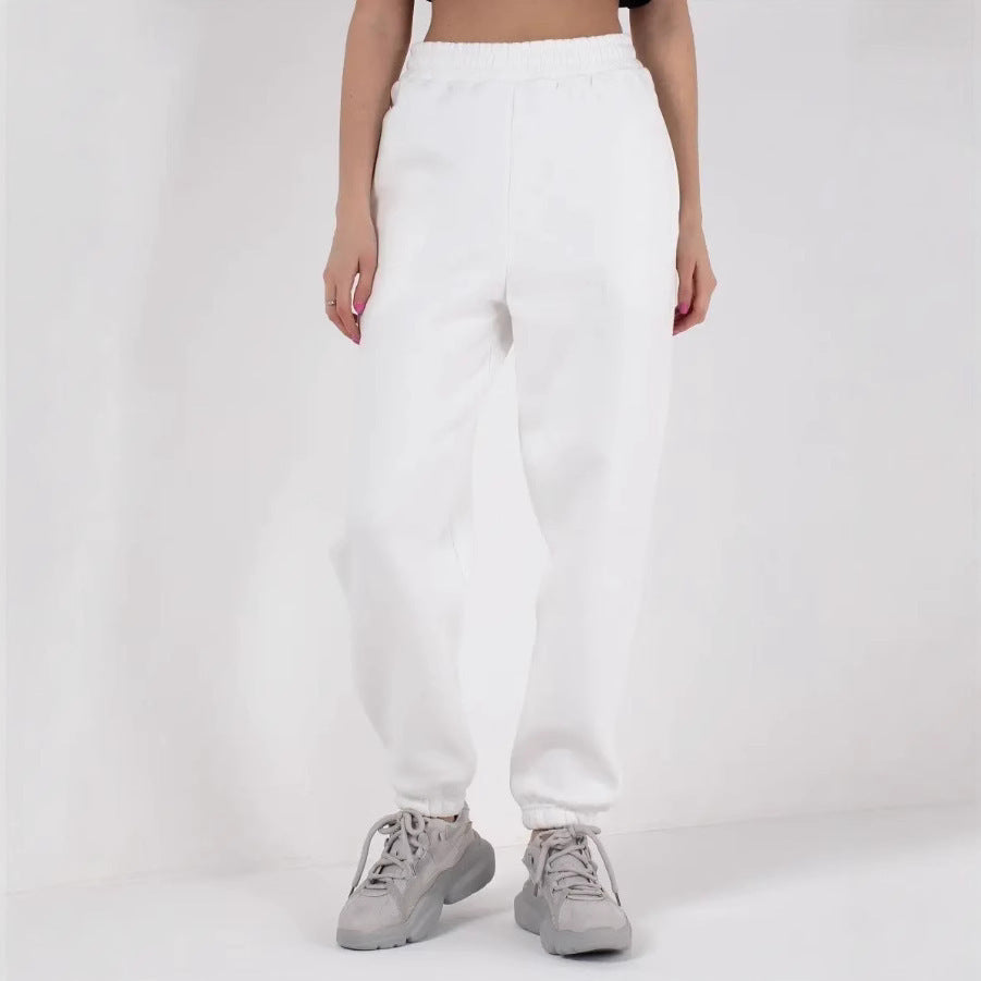 Casual pants for women with elastic waistband and practical pockets Lune London