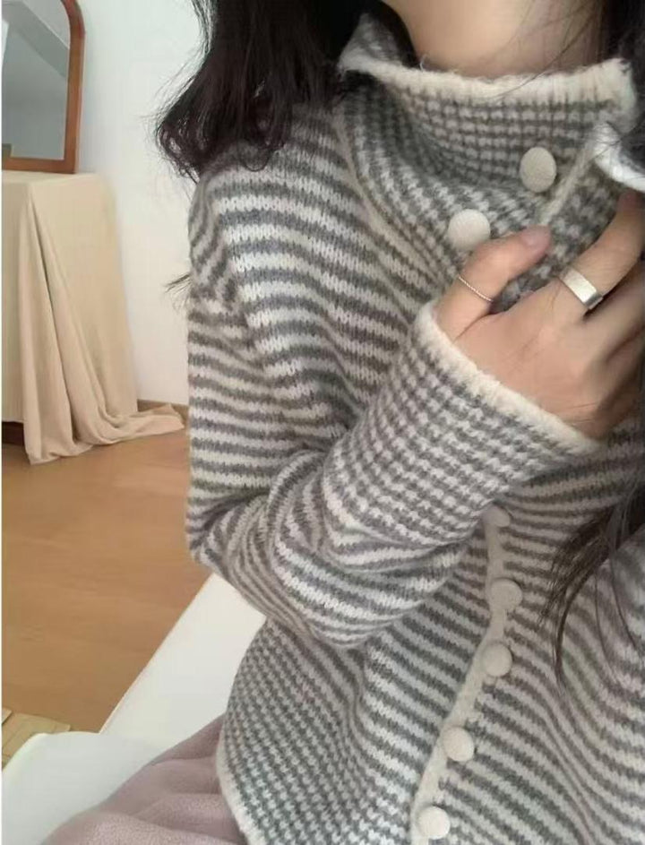 Cardigan pour femmes avec grand col et boutons Chic & Stil