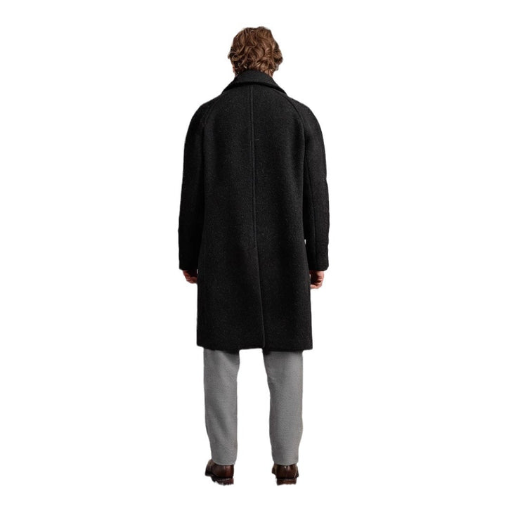 Elegant sheepskin coat for men with a textured premium material and a practical closure Lune London