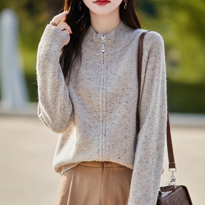 Pull à zip confortable pour femmes avec col haut et texture fine Chic & Stil