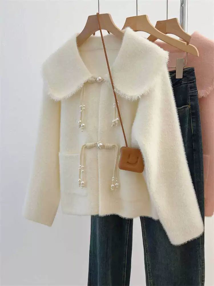 Cardigan féminin élégant avec détails en perles Chic & Stil