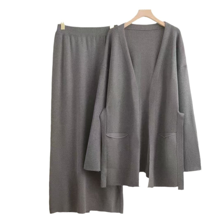 Lune London casual knit set for women with deep V-neck and practical pockets