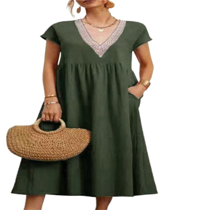 Robe maxi femme avec un élégant décolleté en V et des poches latérales Chic & Stil