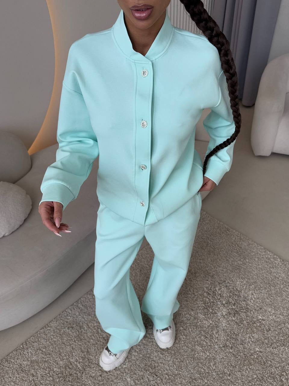 Ladies Elegant and Comfortable Leisure Set with Trendy Button Closure Lune London